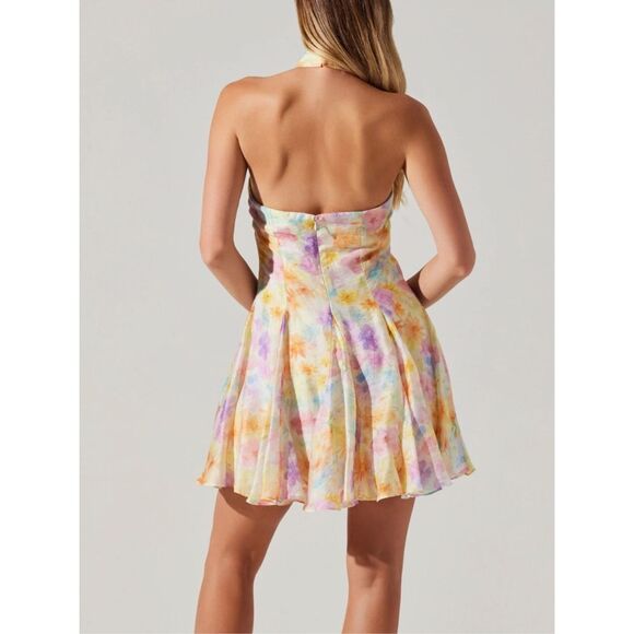 ASTR the label Sommar Floral Halter Mini Dress in Pink Floral size S NWT - Picture 3 of 7